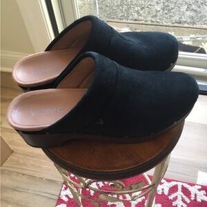 Vionic Women’s Black Suede Slip-On Shoes Size 9